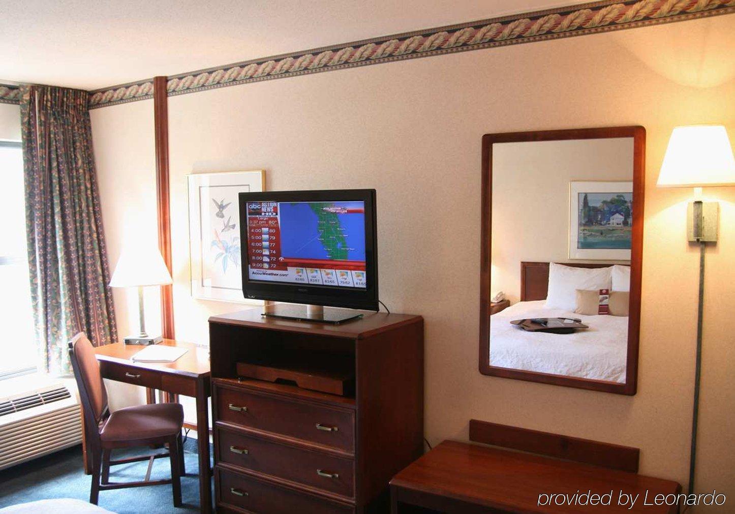 ハンプトン イン アンド スイーツ タンパ ノース 部屋 写真